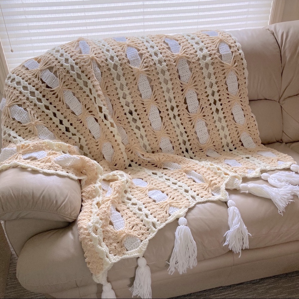 Vintage Handcrafted Crocheted Throw 
w/Tassels